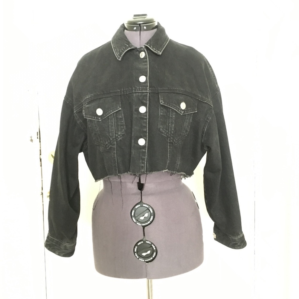 Cropped black denim jacket -L